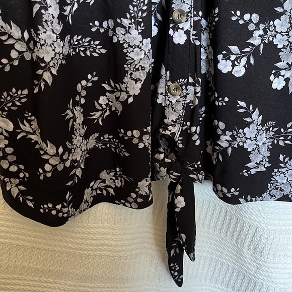 EUC flutter sleeve short sleeve blouse - Picture 3 of 7